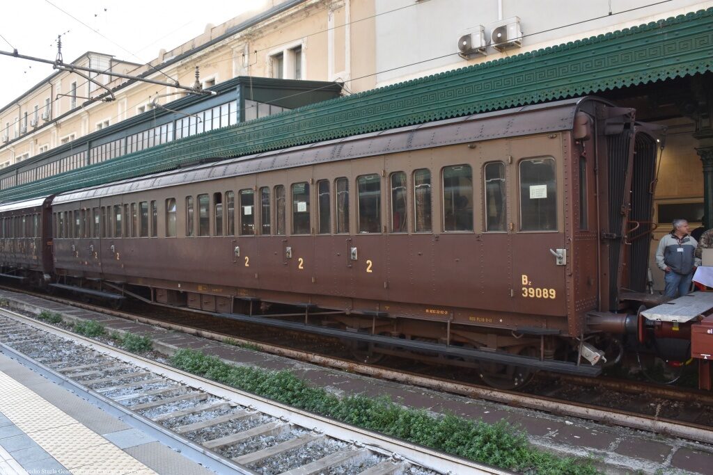 Carrozza Centoporte Bz 39089 Genova Piazza Principe 11 Ottobre 2022