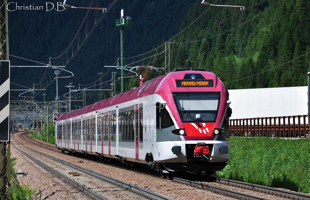 Appena partito dalla stazione di Brennero il ETR.170.110 per scendere la valle verso Bolzano, e poi raggiungere la destinazione finale Merano.