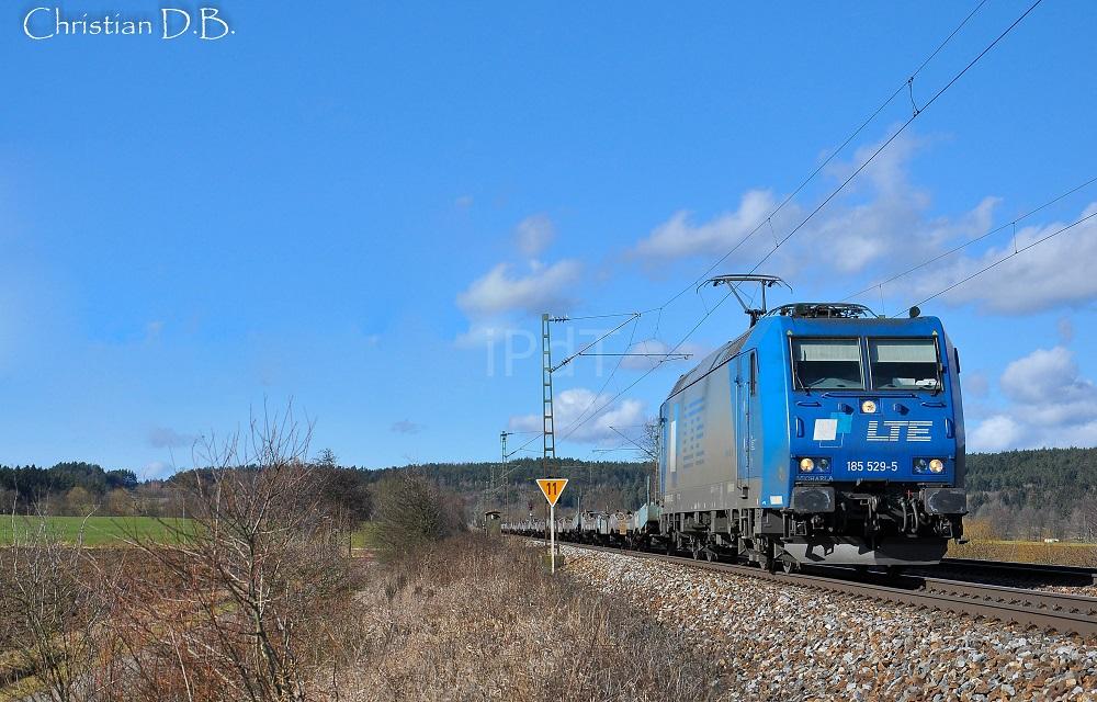 Treno merci del impresa LTE da BBremerhaven Kaiserhaven a Messendorf bei Graz.