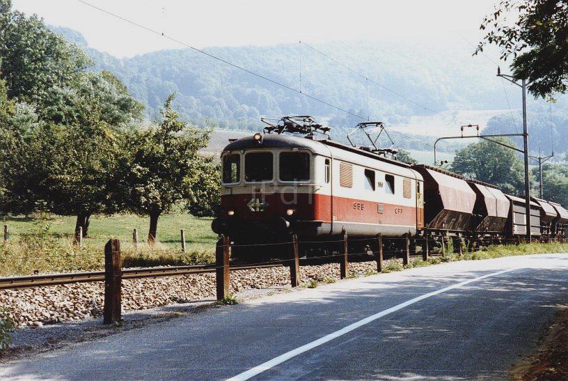 Re 4/4 I 10050 il 10.9.1985 a Aesch