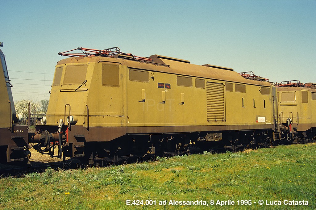 E.424.001 – Alessandria deposito – 8 Aprile 1995 – il Portale dei Treni